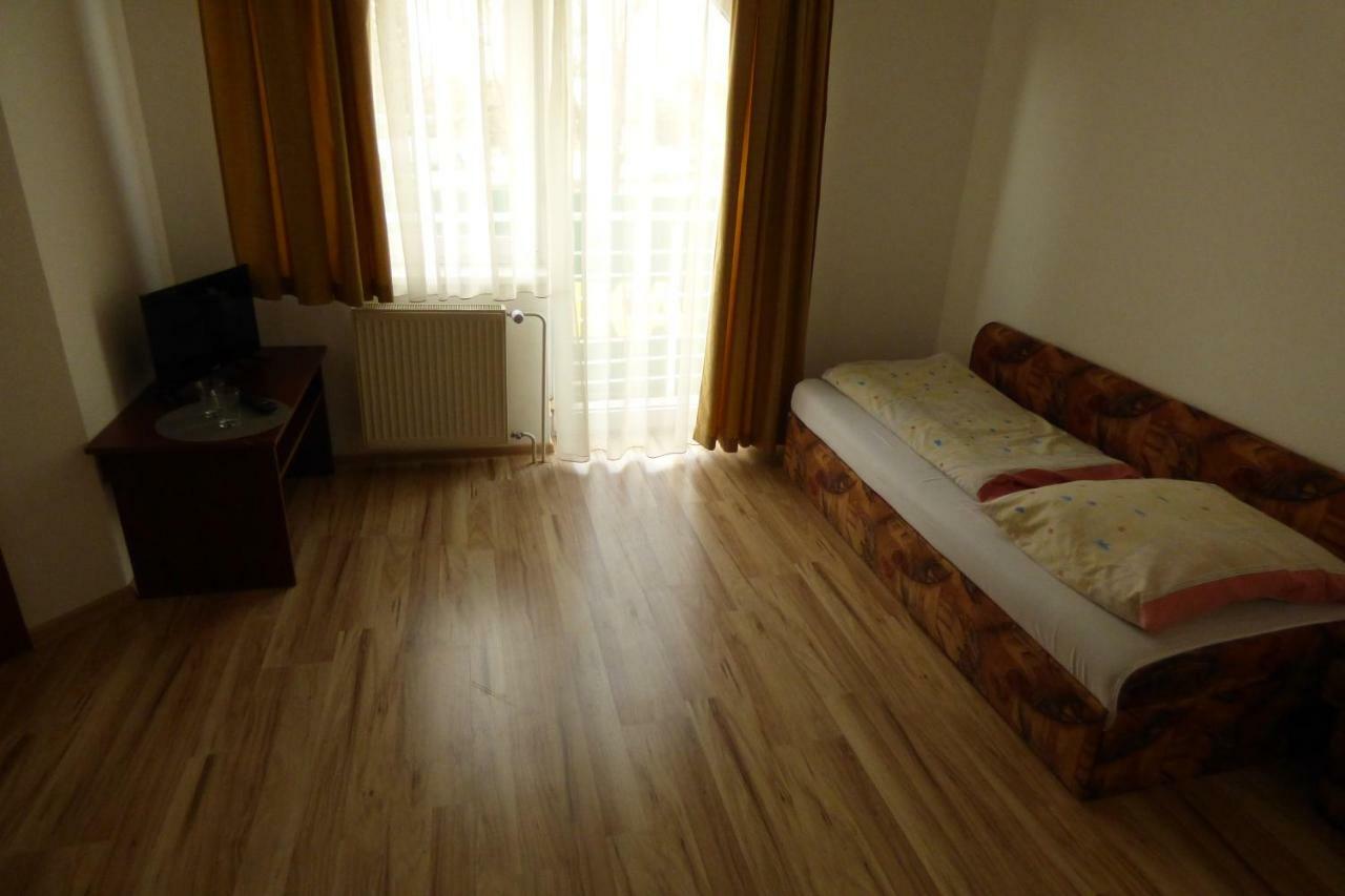 Hotel Vazinka Madunice Exteriér fotografie