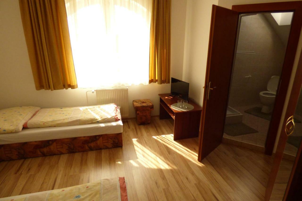 Hotel Vazinka Madunice Exteriér fotografie